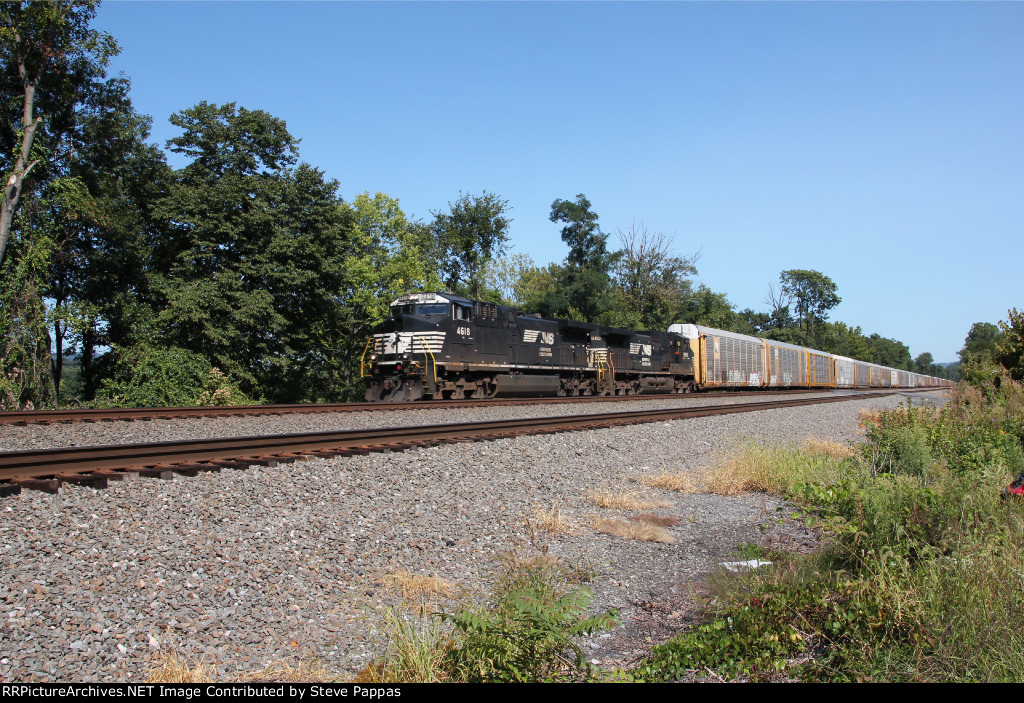 NS 4618 and 9828 with a string of autoracks